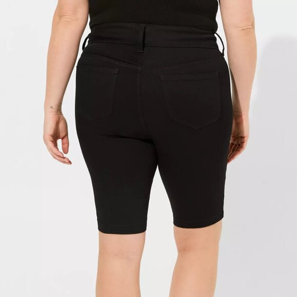 ❤️NWT VINTAGE TORRID BERMUDA JEGGING JEAN SHORTS -  SUPER SOFT STRETCH DENIM - Picture 2 of 14